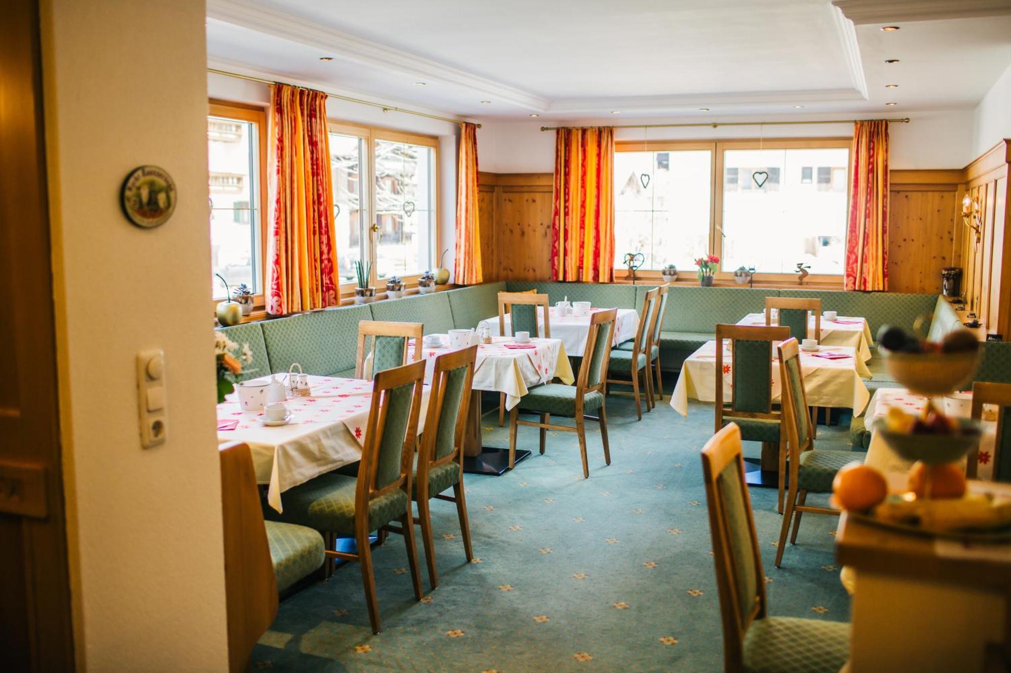 Hotel Dr Otto Murr B&B Sankt Anton am Arlberg Bagian luar foto
